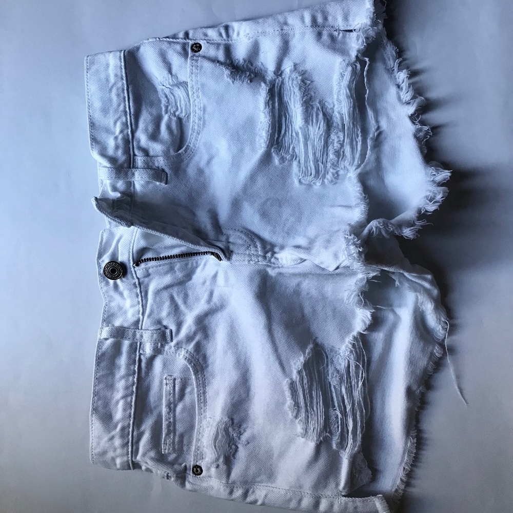 White Abercrombie & Finch torn denim shorts